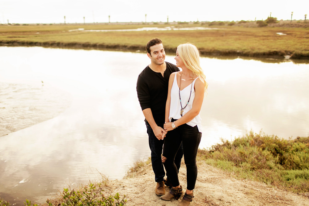 Cute-Beach-Engagement-Session-005