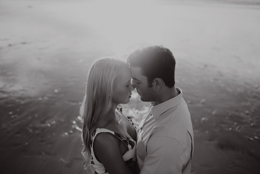 Cute-Beach-Engagement-Session-020
