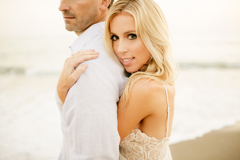 beach-engagement-session_013