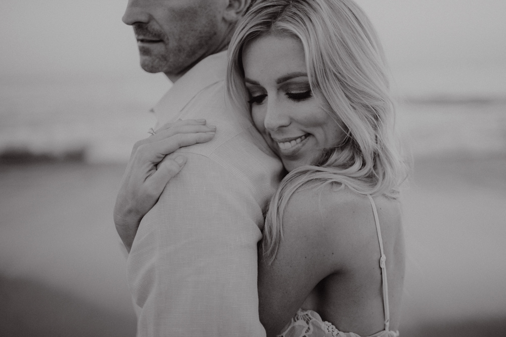 beach-engagement-session_016